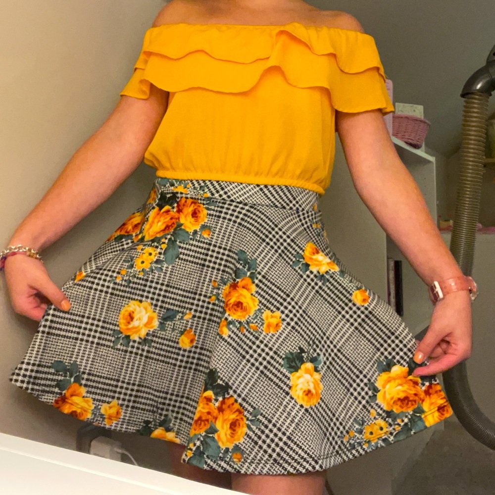 cute crop top,skirt, vintage and barely used!!